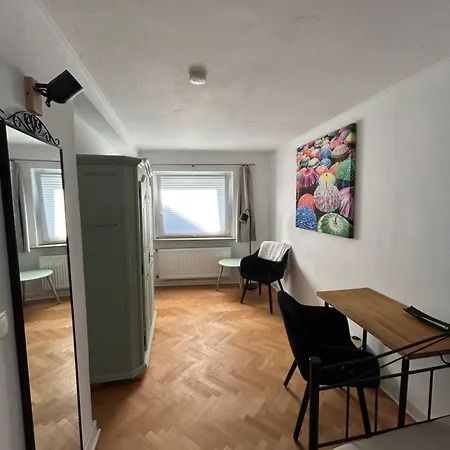 Private Zimmer mit eigener Küche und in Rheinnähe