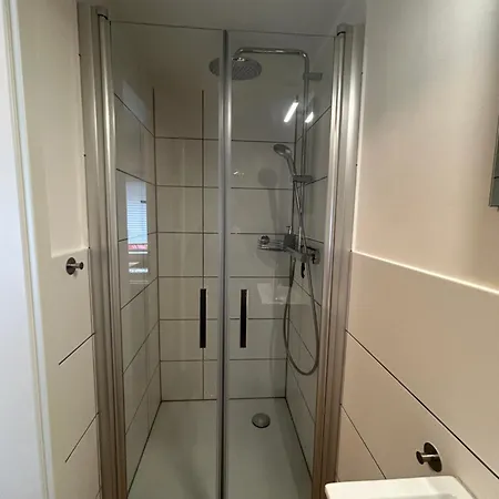 Private Mit Kuechennutzung Und In Rheinnaehe *
